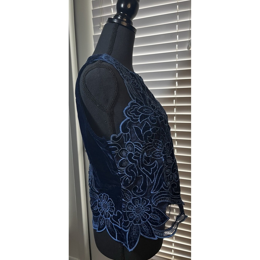 Anthropologie Lainie Sleeveless Velvet Lace Cutwork Blouse Blue Medium - Picture 3 of 11